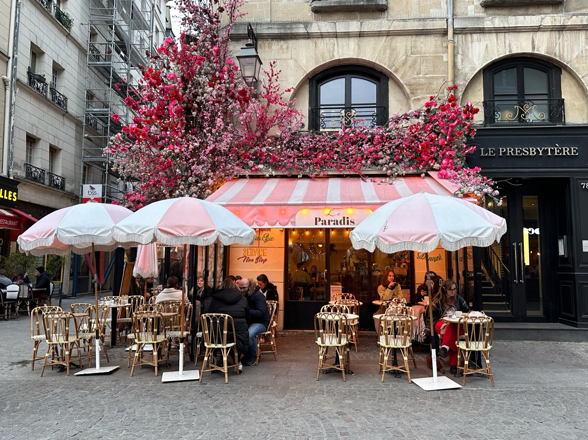 WonderCrafted Travel - Paris cafe